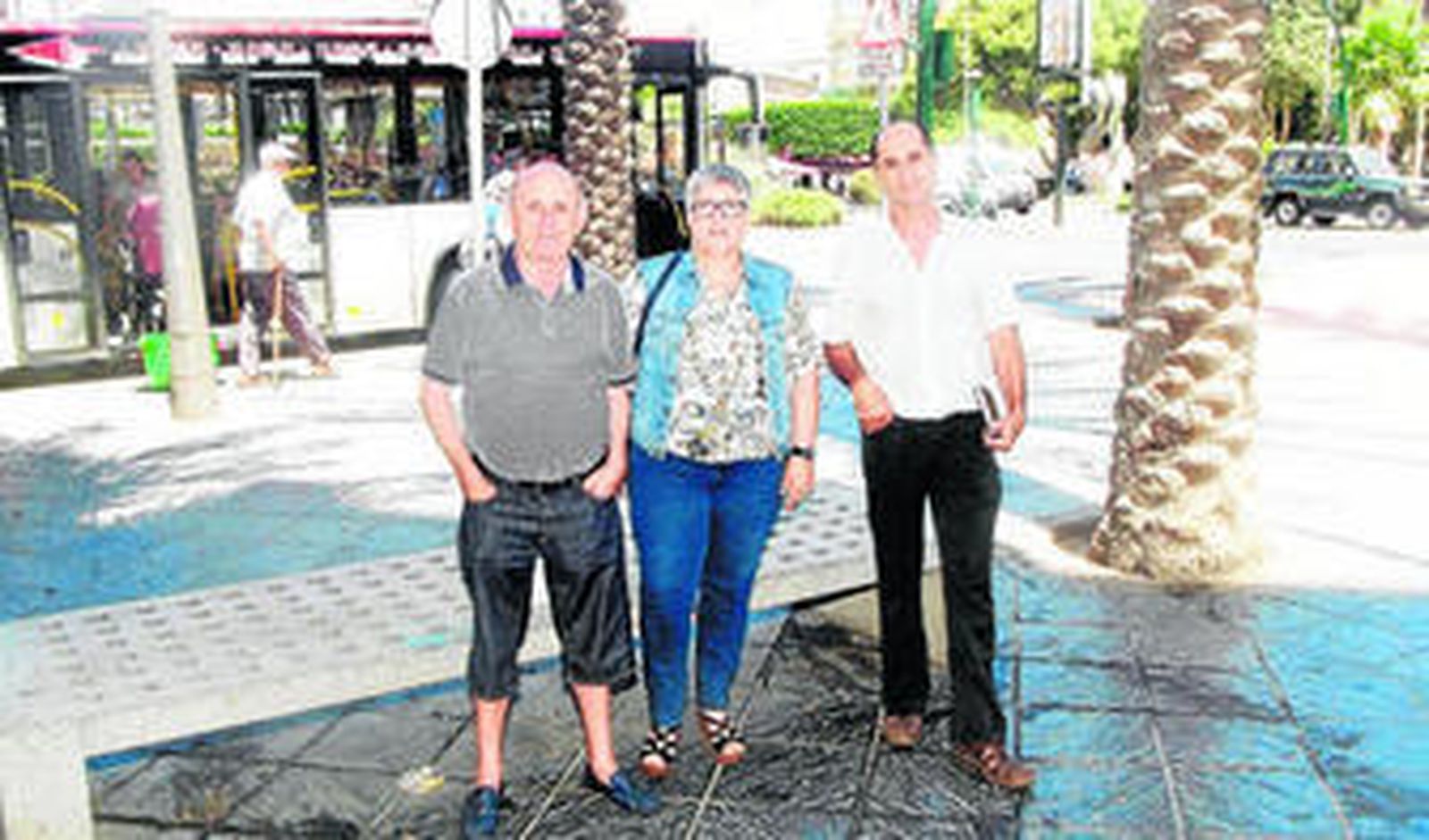 Pepe El Barbero, Juana Sánchez y Pepe Criado, autor de la obra sobre La Chanca.