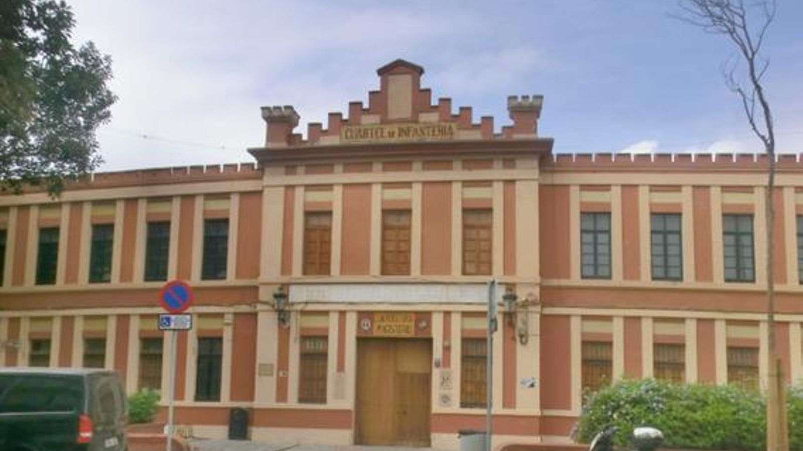 Antiguo Cuartel de Ballesteros, hoy Escuela Universitaria de Magisterio.