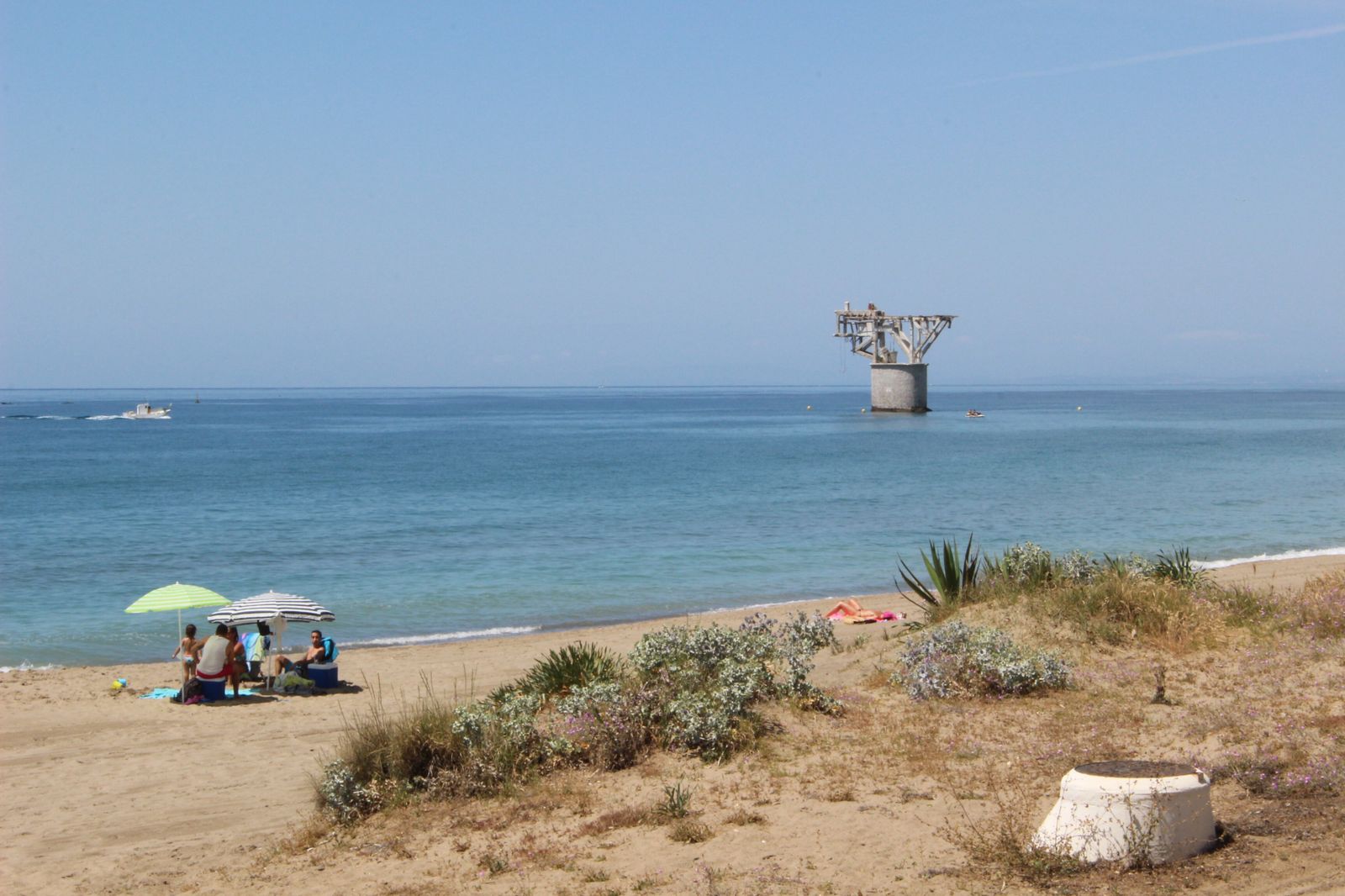 Fotos de las playas de Marbella, con los primeros bañistas de la fase 2