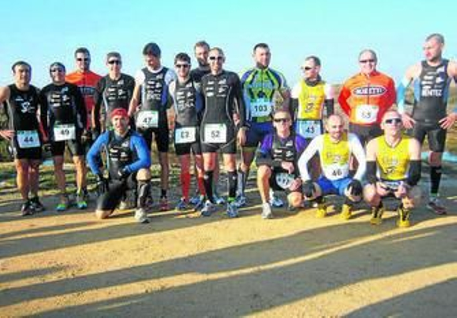 Los integrantes del Club La Barrosa, en San Fernando.