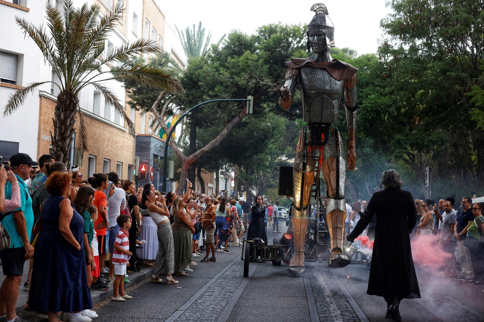 Las imágenes de Gades Romana 2025: la comitiva y el espectáculo inaugural en Cádiz