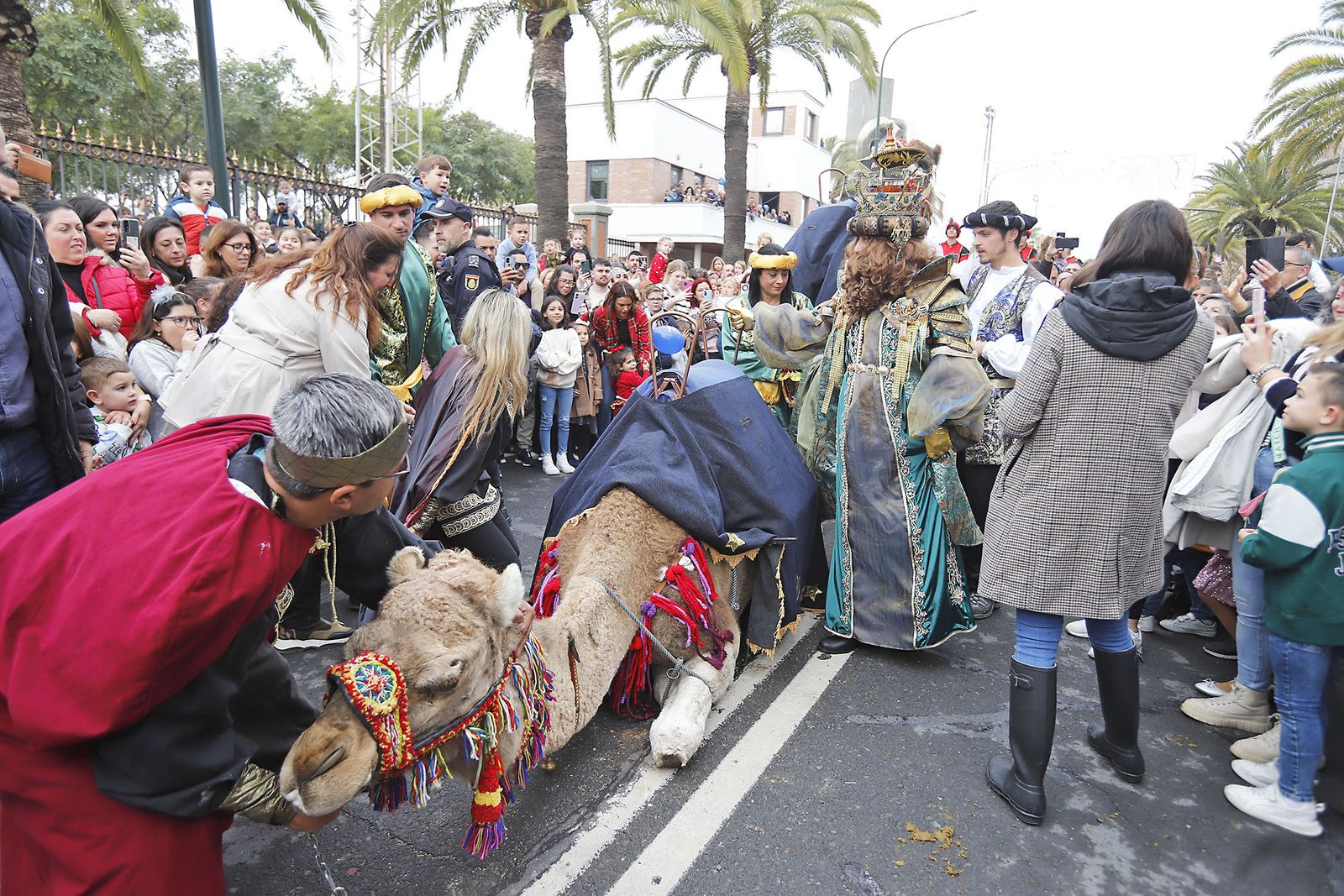 Imágenes de la mágica llegada de los Reyes Magos y la Estrella de la Ilusión a Huelva en barco