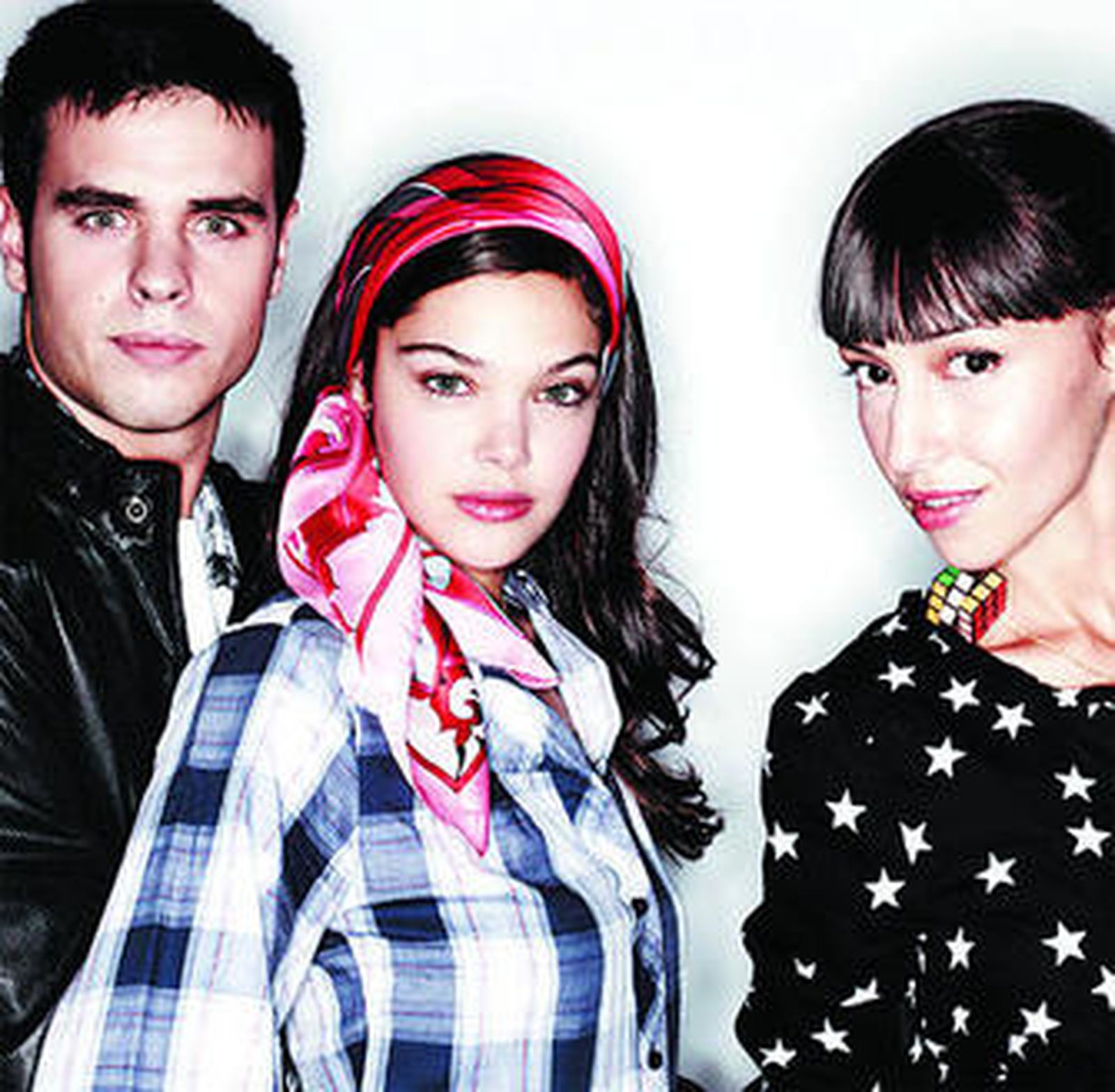 Los actores Carlos Martínez, Ana Rojas y Sara Velázquez, de 'HKM'.