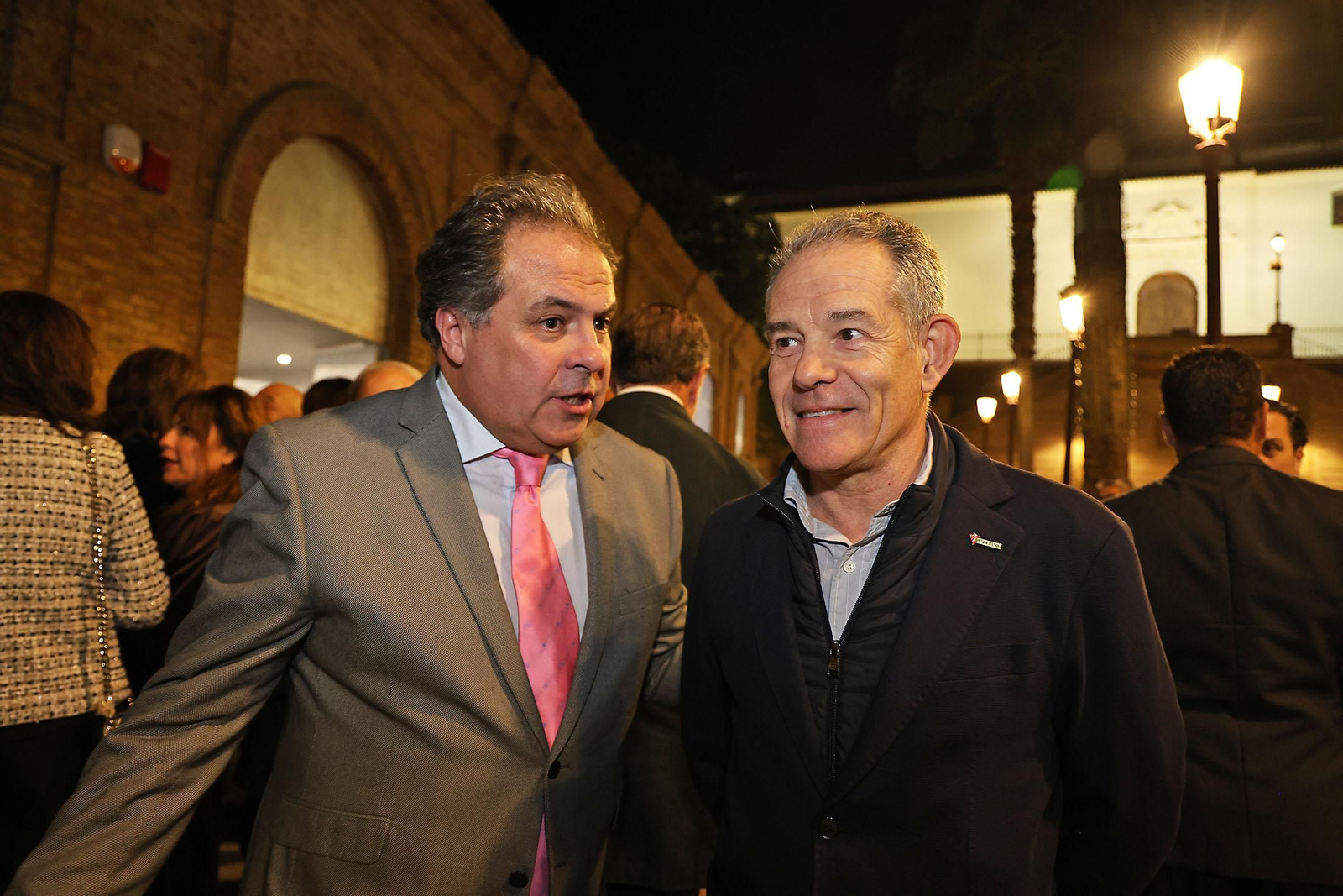 Imágenes de los invitados a la gala de los  37 premios Onubenses del Año