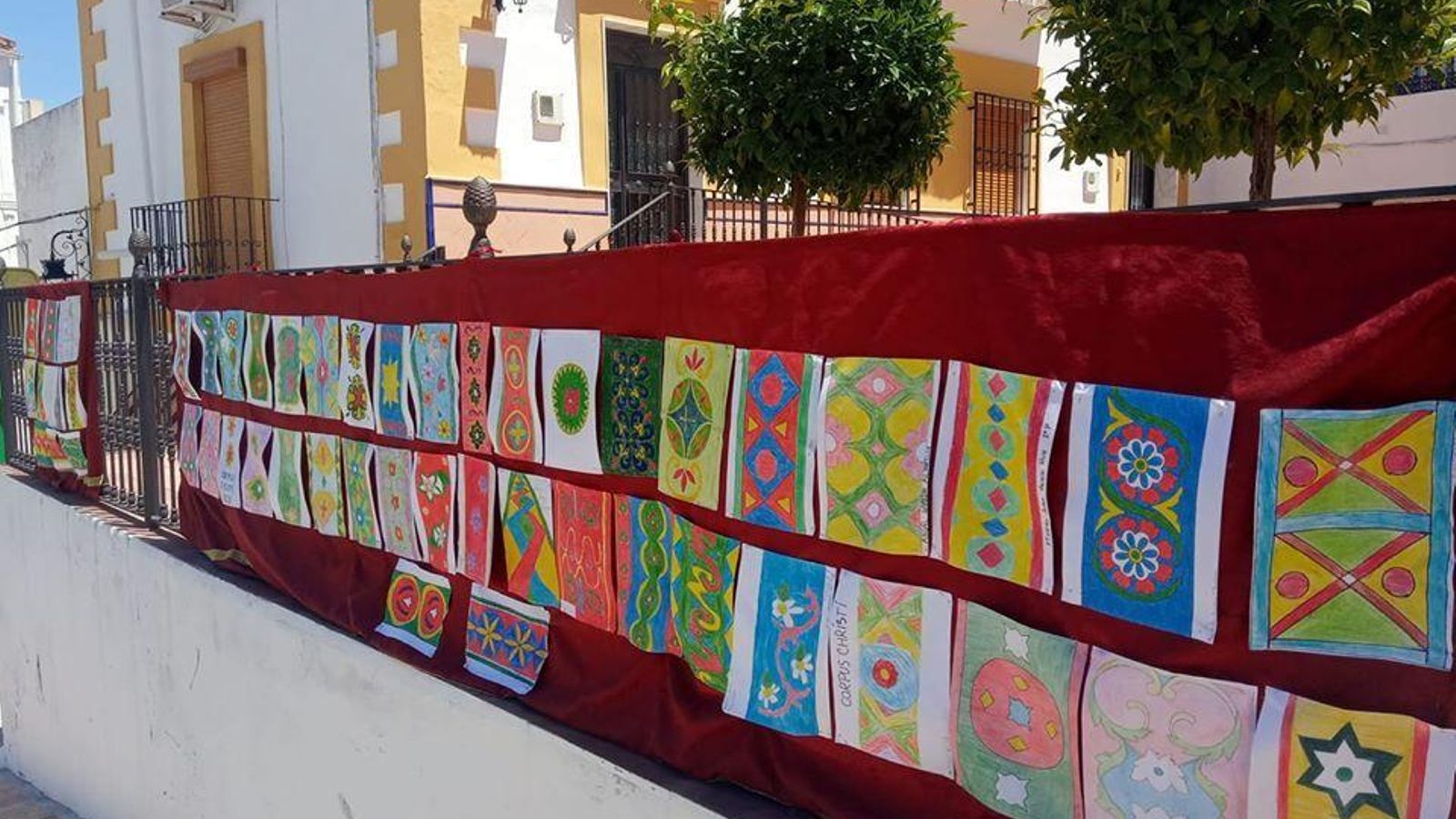 Dibujos que simulan las alfombras de serrín en Valenzuela.