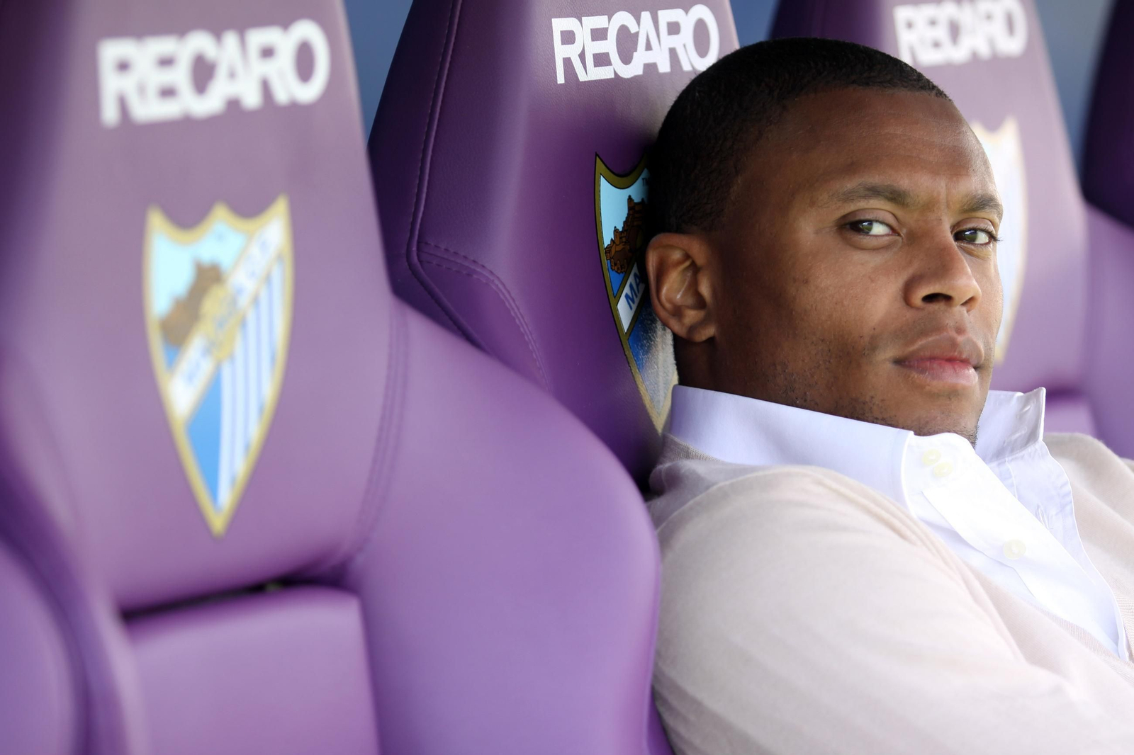 Julio Baptista, en el banquillo del Málaga.