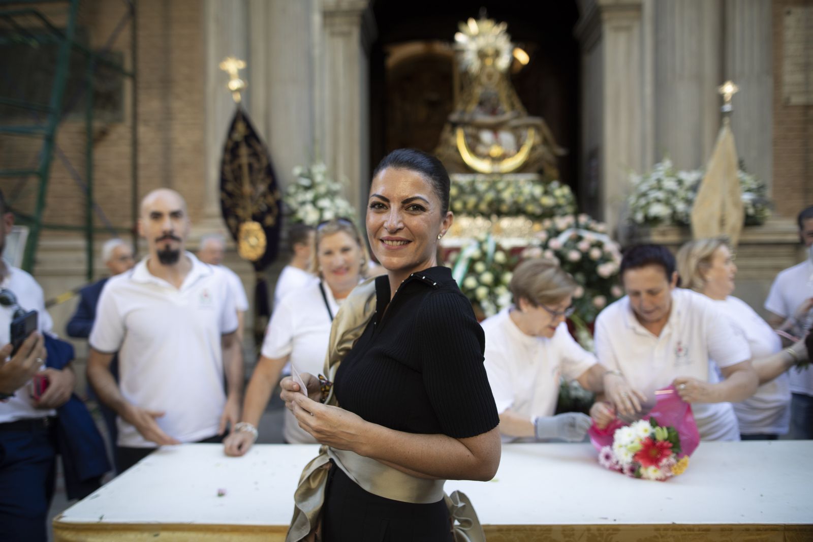 Macarena Olona durante la última ofrenda floral a la Virgen en Granada