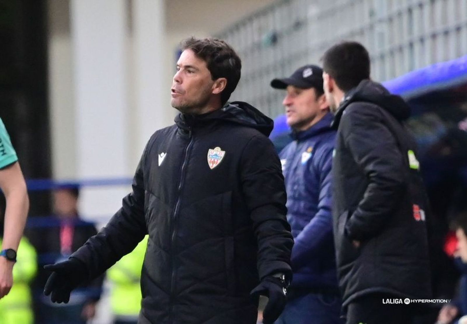 A Rubi se le escurre el equipo entre los dedos