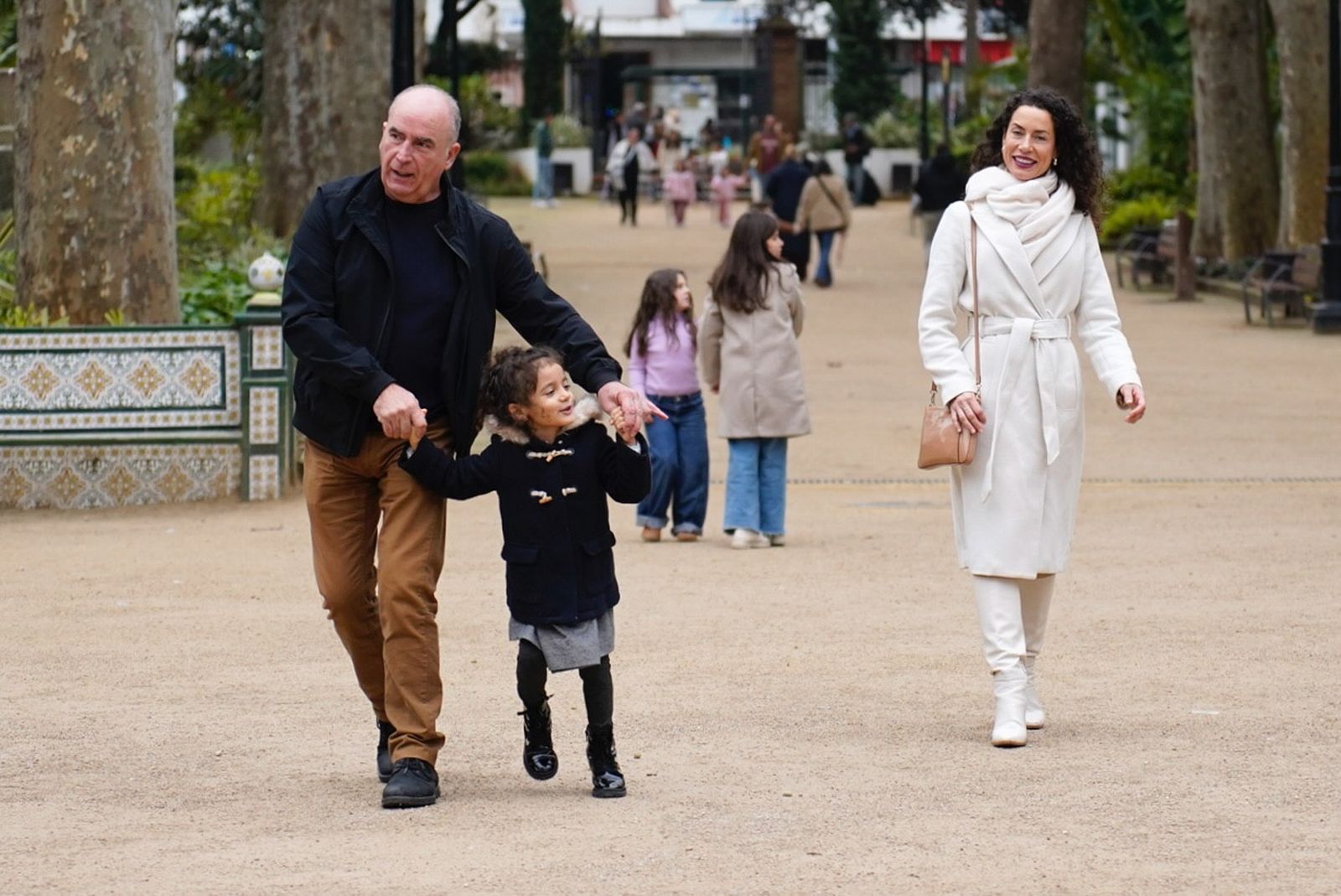Búscate en las fotos del ambiente en el centro de Algeciras antes de la Nochevieja