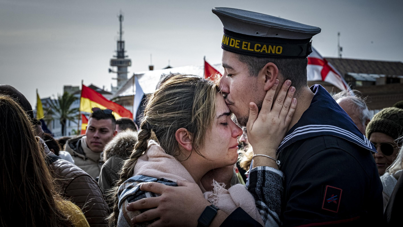 Salida del buque escuela J. S. de Elcano de los muelles de Cádiz para emprender su XCVI Crucero de Instrucción