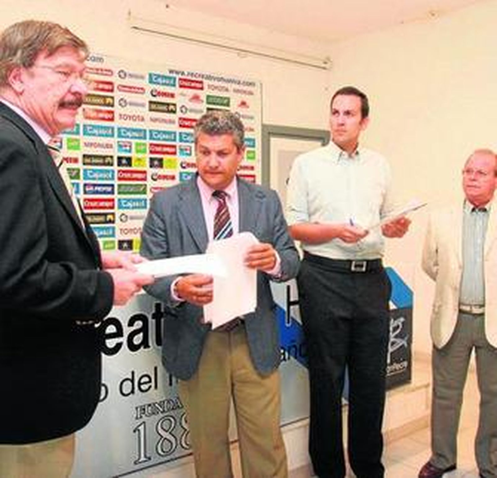 Miembros del actual consejo de administración del Recre, que han presentado su dimisión.