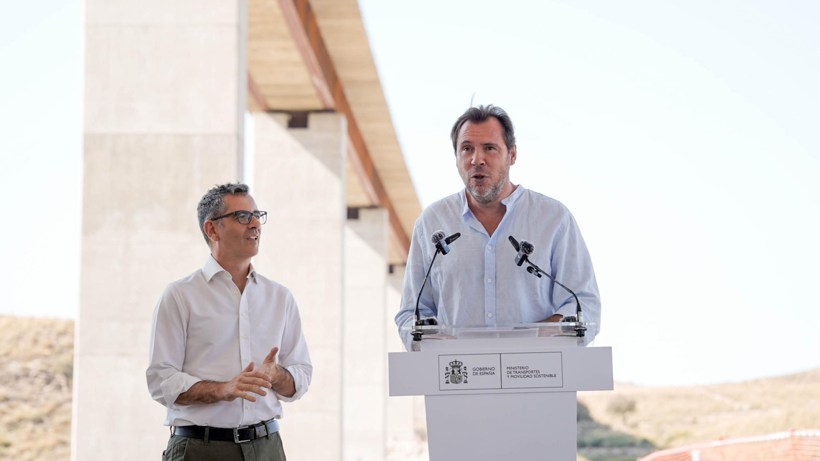 El ministro de Transportes, Óscar Puente, en su visita al viaducto de Los Feos.