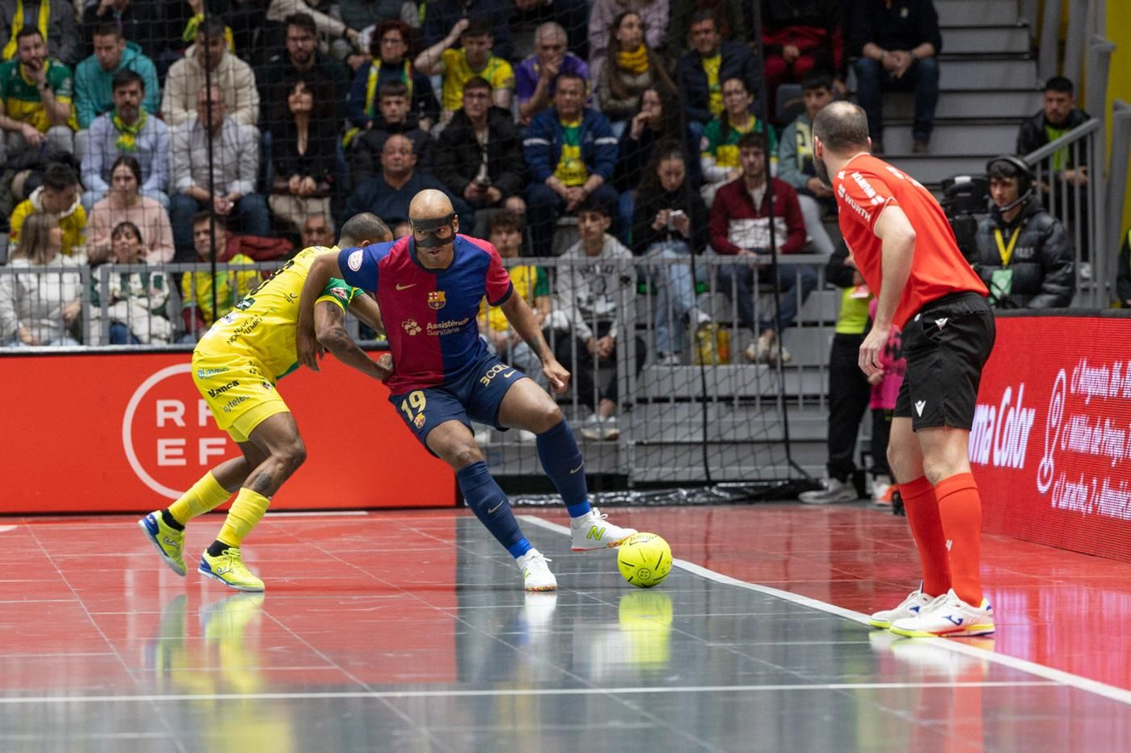 El éxtasis de la victoria copera del Jaén Paraíso Interior FS sobre el Barça, en imágenes