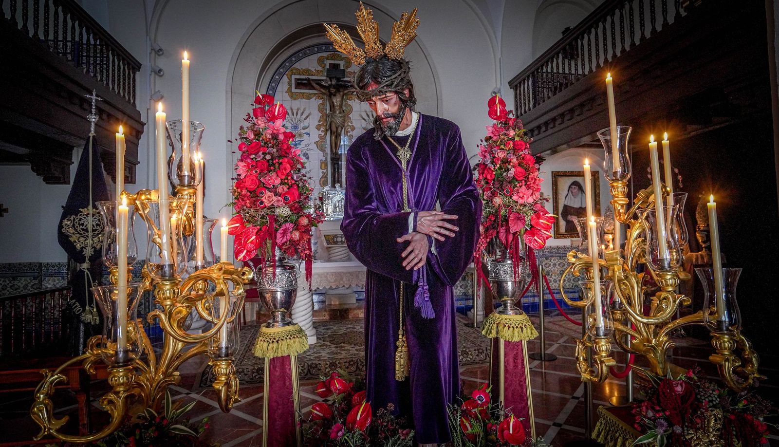Imágenes del primer viernes de marzo de tradicionales besapiés y besamanos