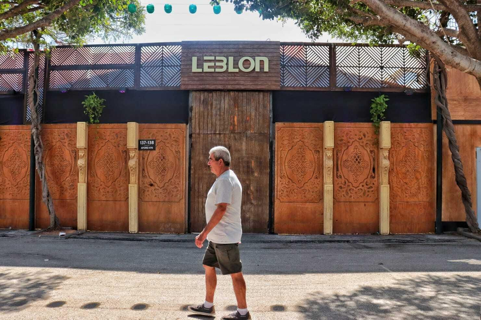 La caseta Leblon en el Real de la Feria de Málaga, cerrada por orden de la Policía Local. La caseta Leblon en el Real de la Feria de Málaga, cerrada por orden de la Policía Local.