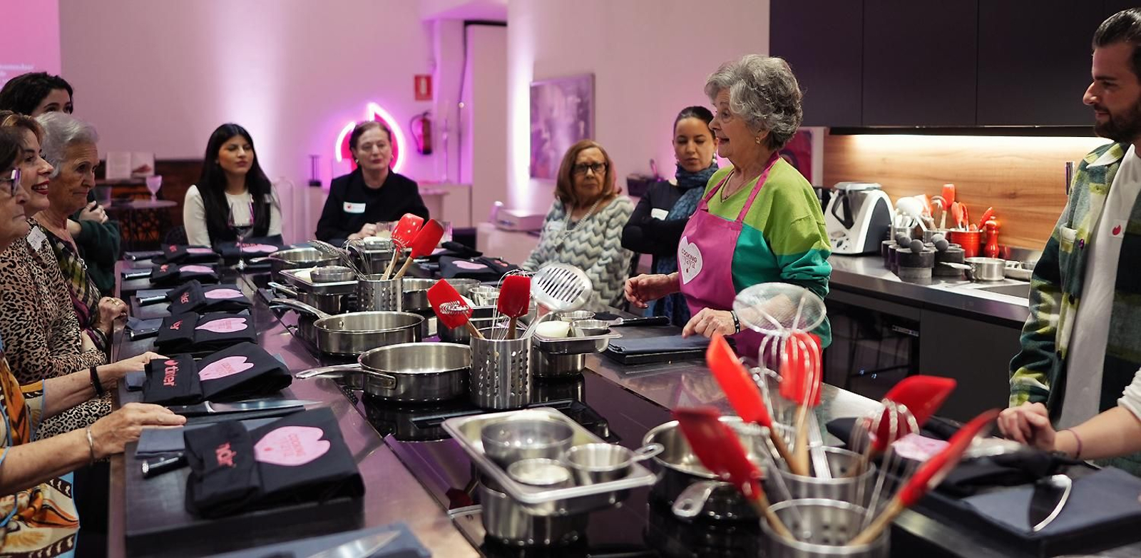 #CookingWithMyYaya, masterclass para Tinder de Guadalupe Fiñana, 'Abuela de Dragones'.