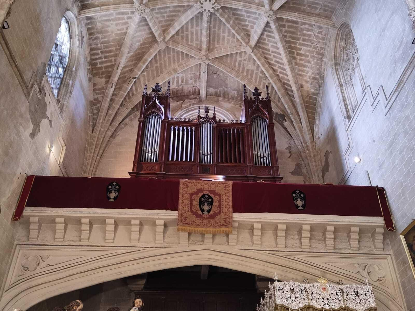 Imagen desde abajo del órgano de San Marcos. Imagen desde abajo del órgano de San Marcos.
