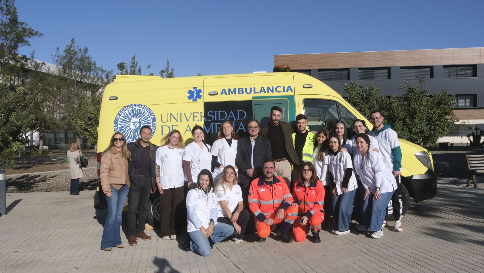 La Facultad de Ciencias de la Salud de la UAL suma a sus instalaciones una ambulancia didáctica