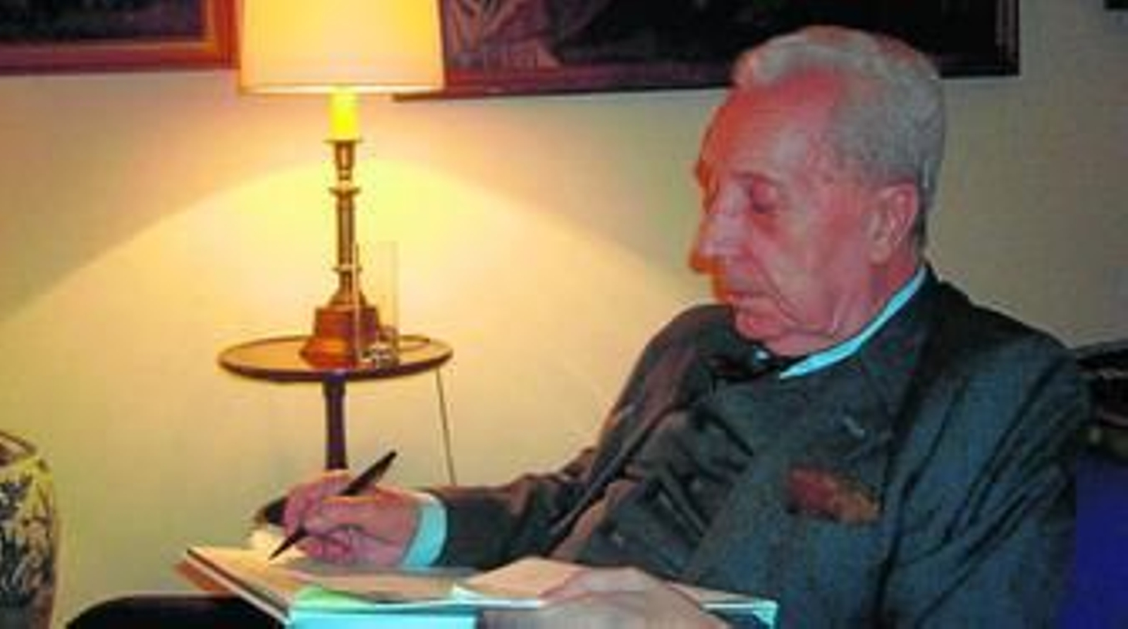 Marc Fumaroli (Marsella, 1932) es catedrático de la Sorbona y del Collège de France.