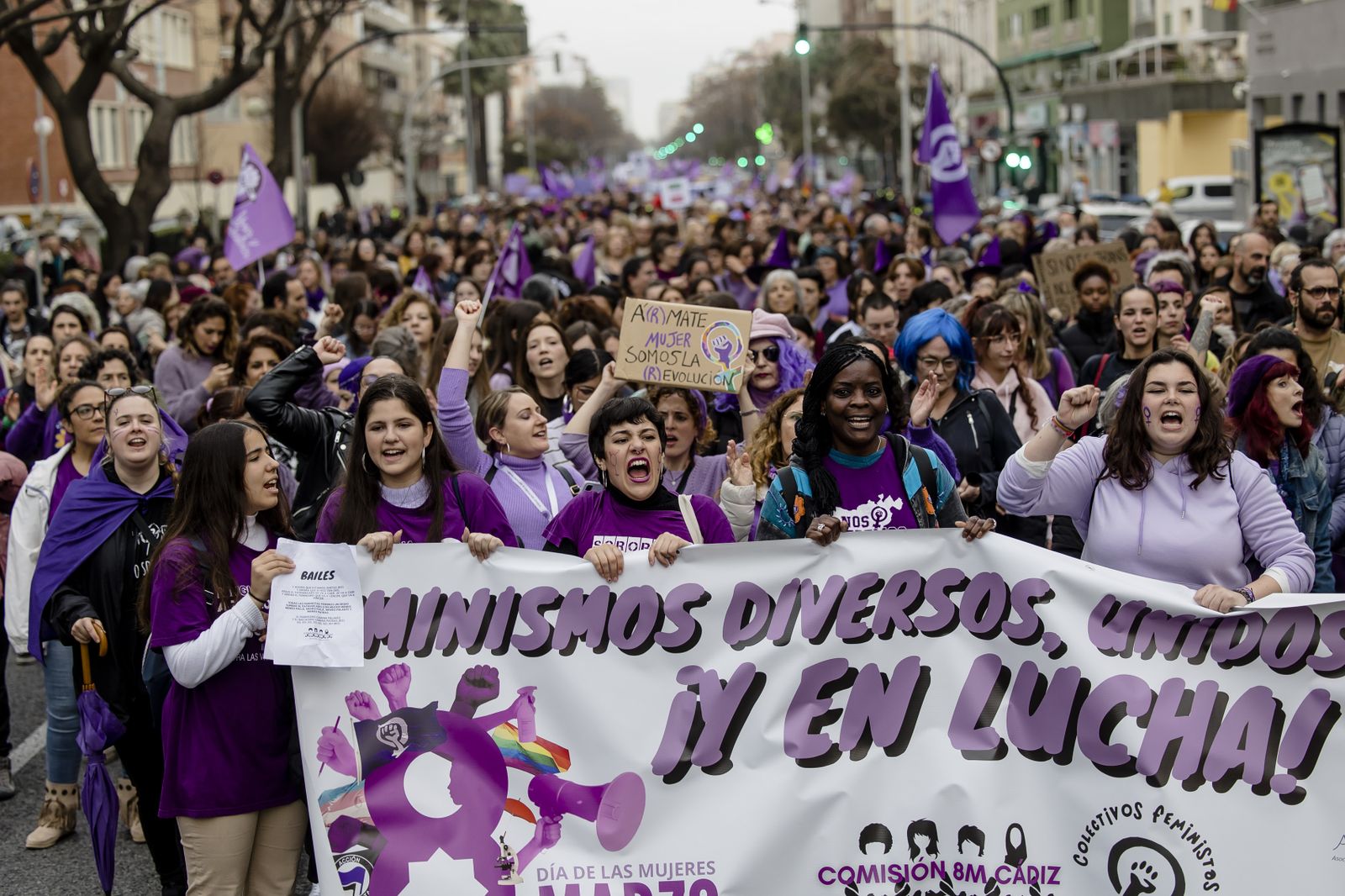 Un momento de la manifestación del 8-M, a su paso por la Avenida de Cádiz.