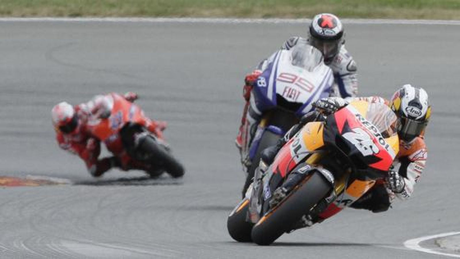Pedrosa, Elías y Márquez firman una nueva jornada memorable para el motociclismo español. / Reportaje gráfico: EFE, Reuters, AFP.