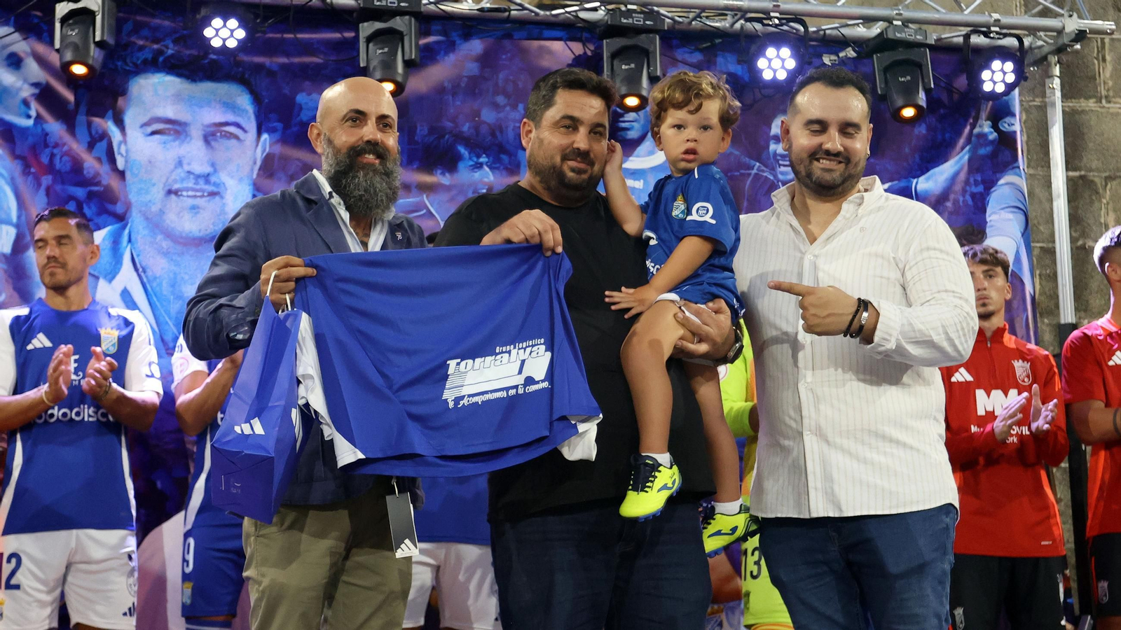 Imágenes de la presentación de las camisetas del Xerez CD