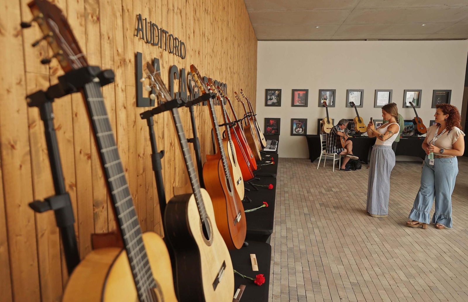 Fotos del encuentro de maestros Luthiers en el centro de interpretación Paco de Lucía de Algeciras