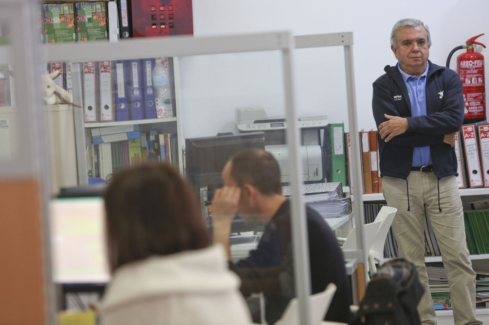 Manuel Calvo en la sede de la ONG Arrabal-AID, donde cada semana acude como voluntario de La Caixa.