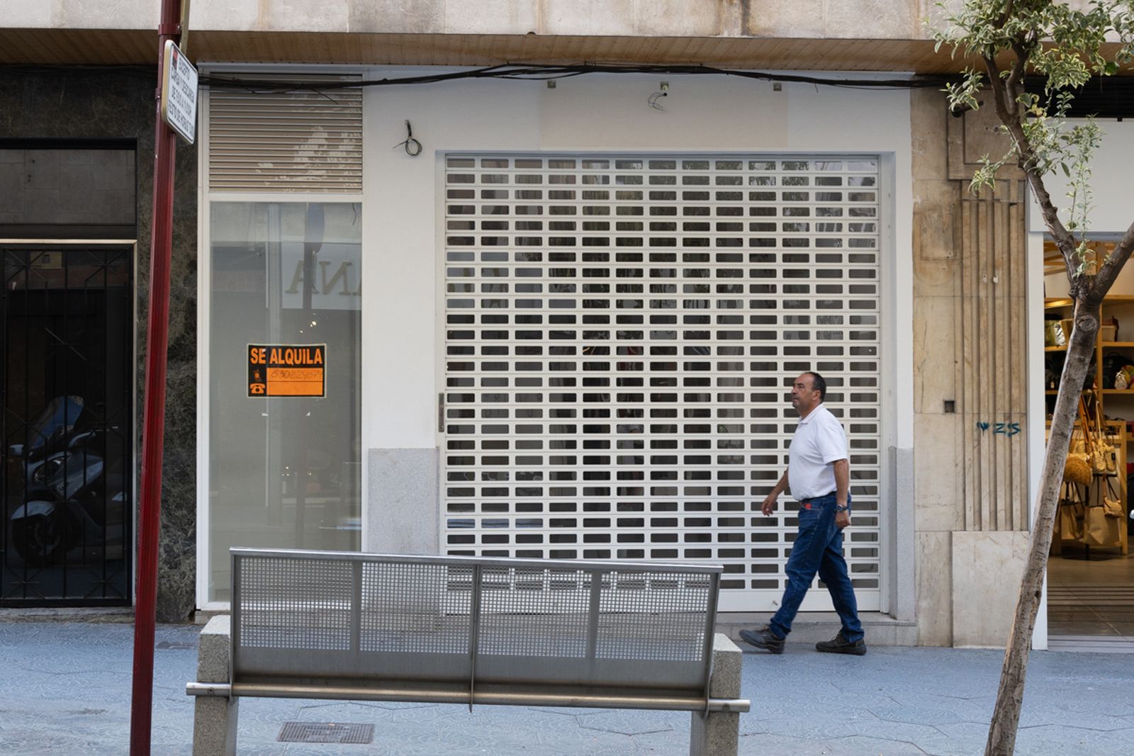 Locales vacíos en el centro de Jaén, en imágenes