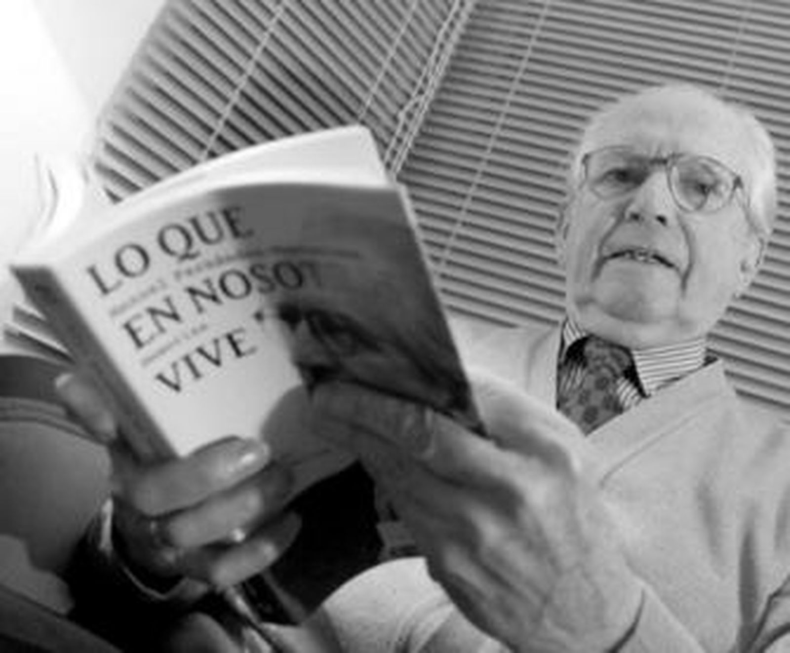 Manuel Fernández Montesinos promociona estos días su libro 'Lo que en nosotros vive'.