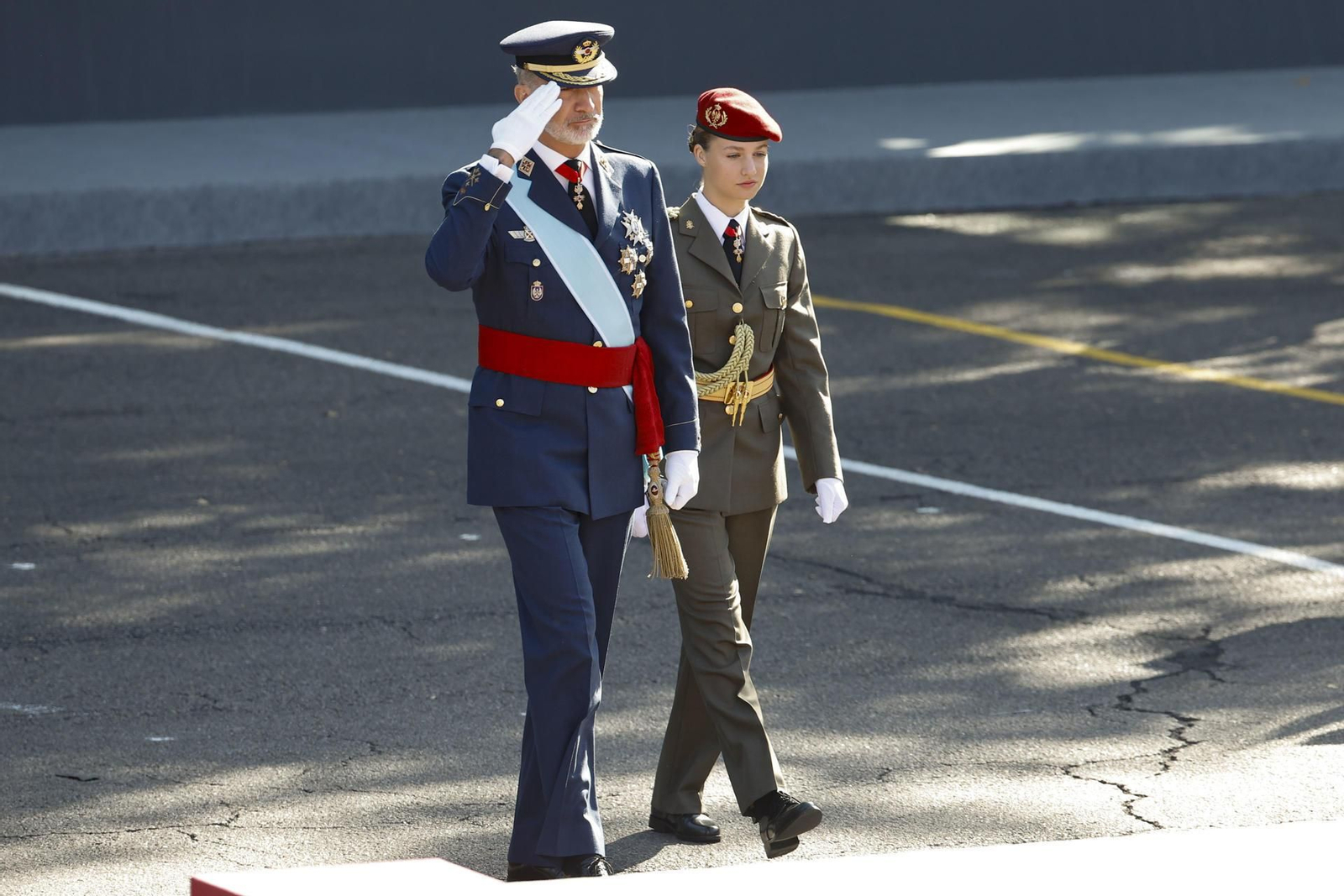 El Rey junto a la princesa Leonor a su llegada al acto.