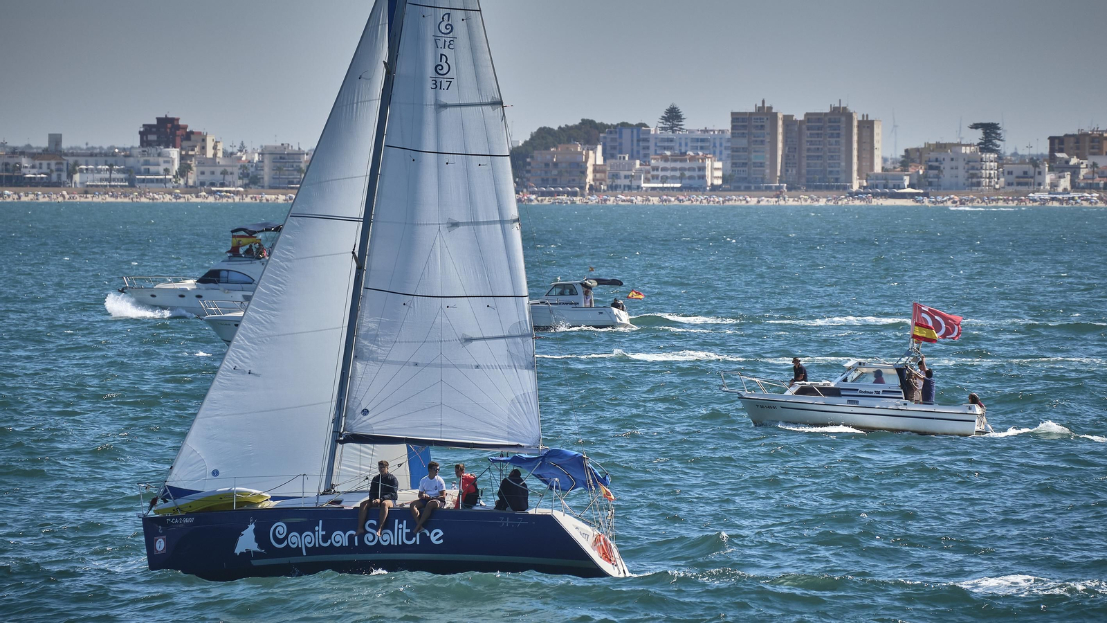 Parada naval y aérea en homenaje a Elcano en aguas de Sanlúcar. Parada naval y aérea en homenaje a Elcano en aguas de Sanlúcar.