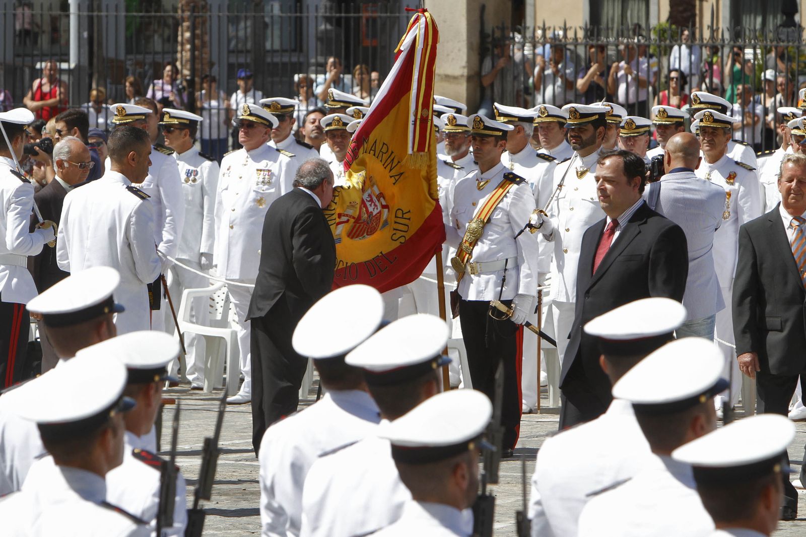 Imagen de la jura de bandera celebrada en el muelle en 2012.