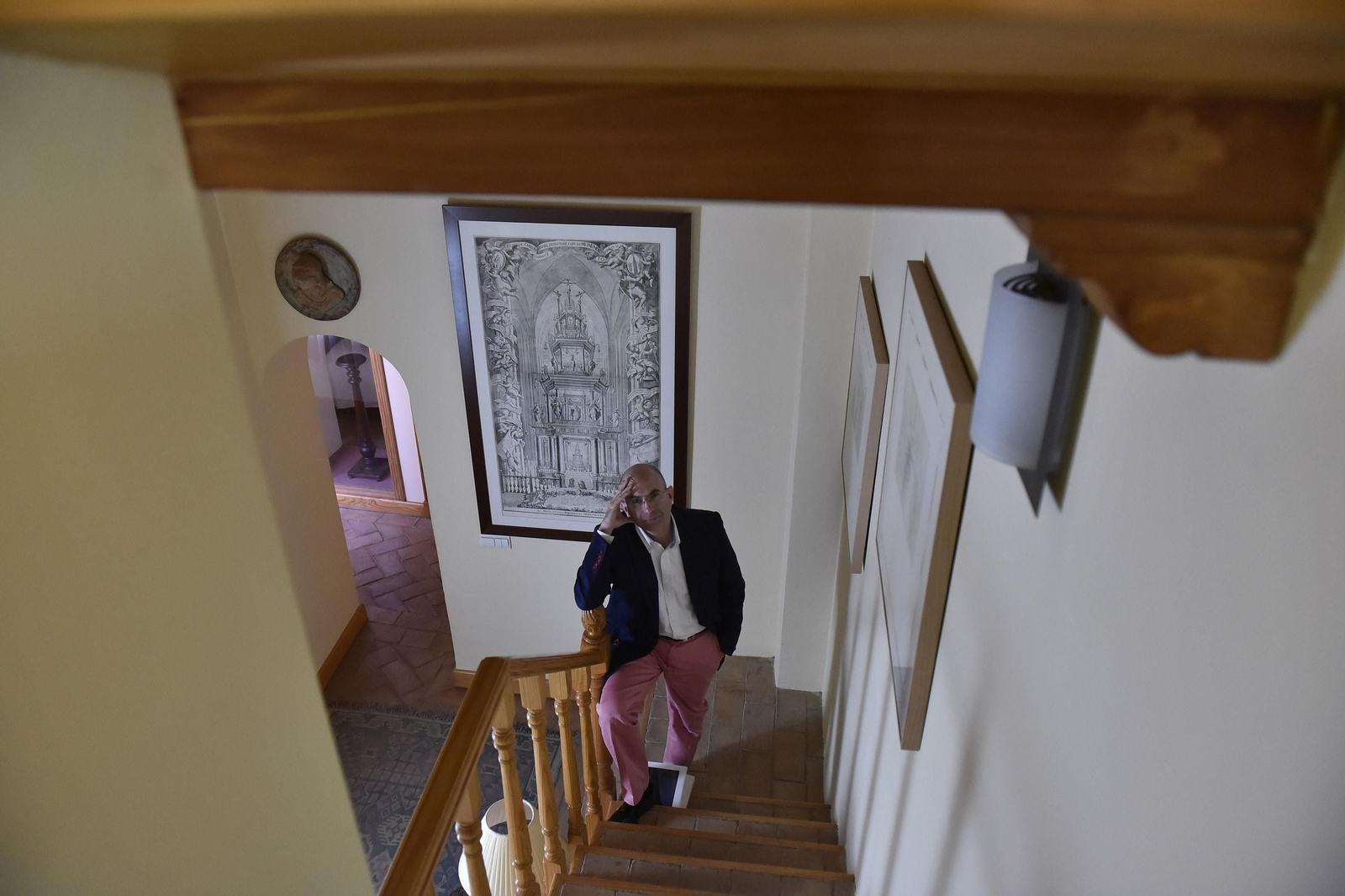 Benito Navarrete en su casa del barrio de Santa Cruz, su refugio creativo.