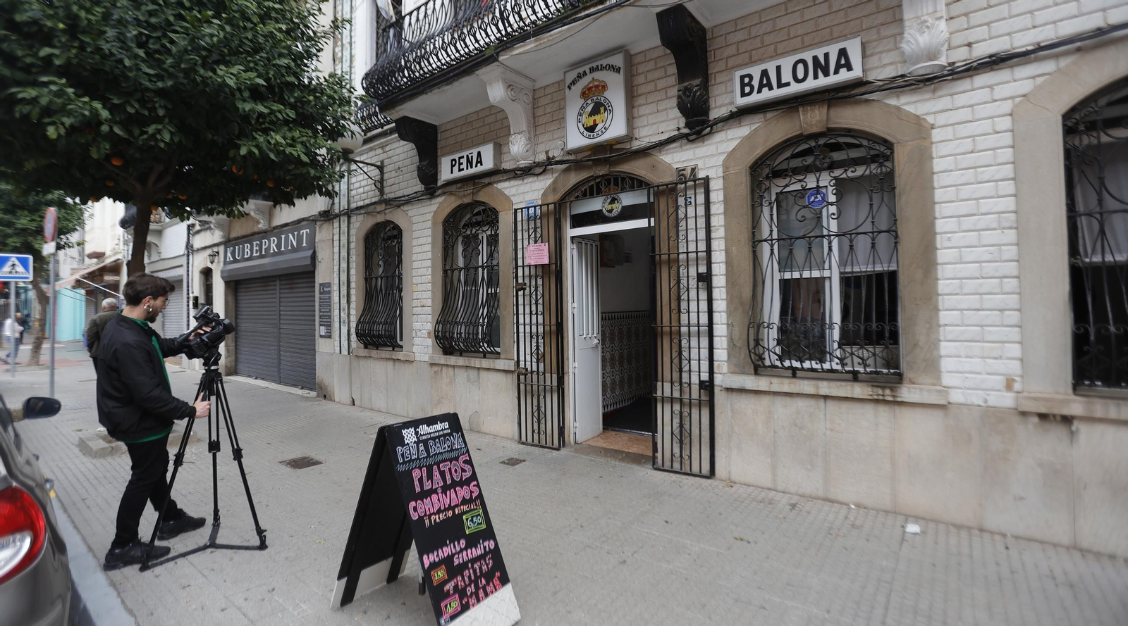La Peña Balona comparte con sus socios la distinción municipal por su medio siglo de historia