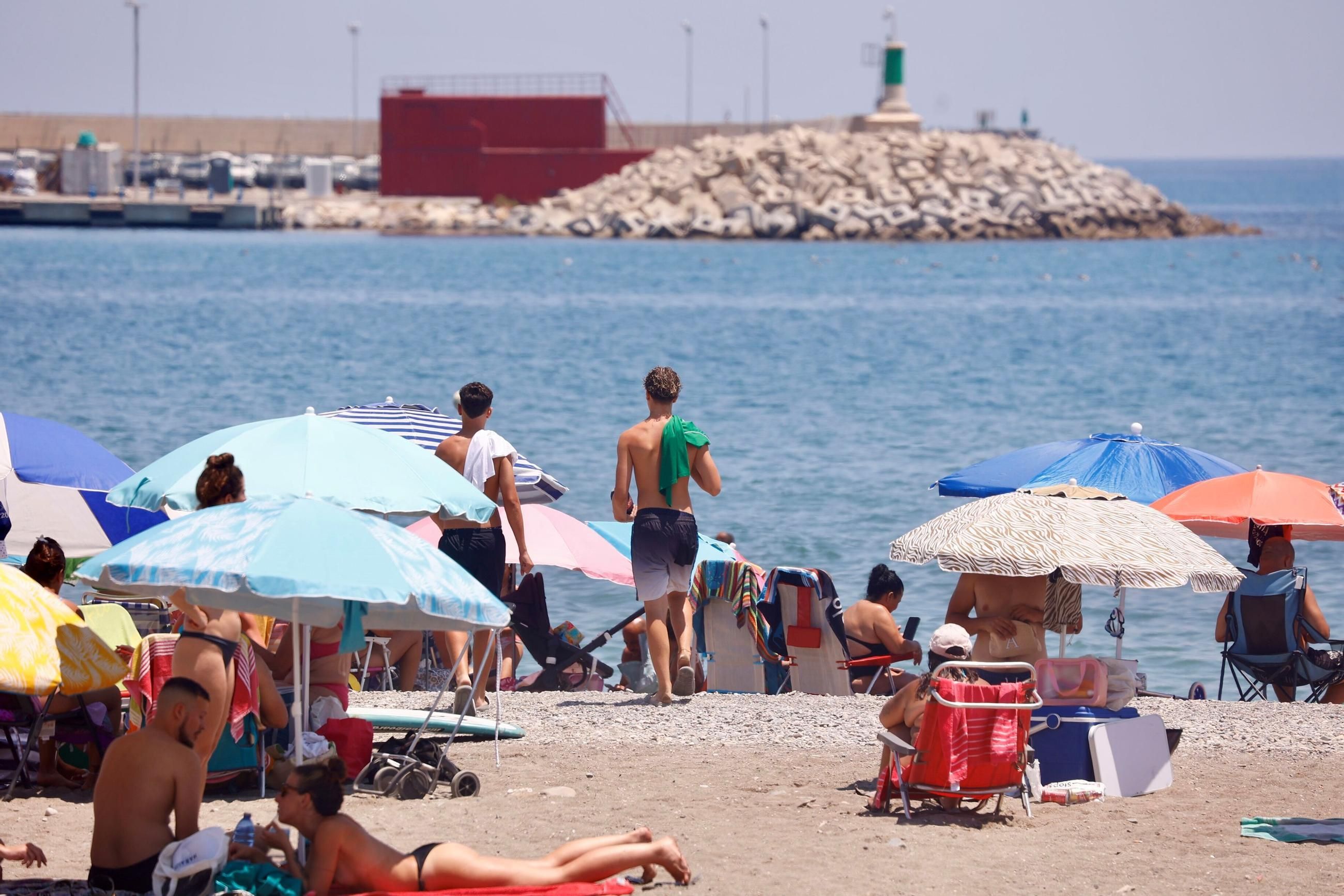 Rescatan a dos mujeres que fueron a la deriva en paddle surf en la playa de la Misericordia de Málaga