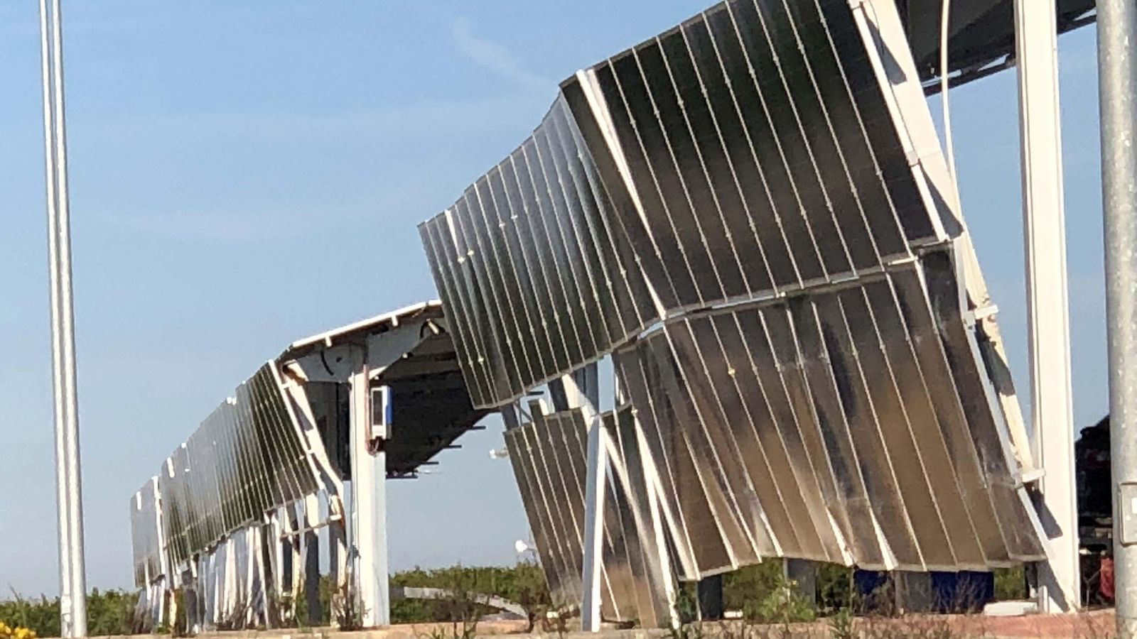 Uno de los elementos que más desperfectos sufrió fue el sistema de placas solares