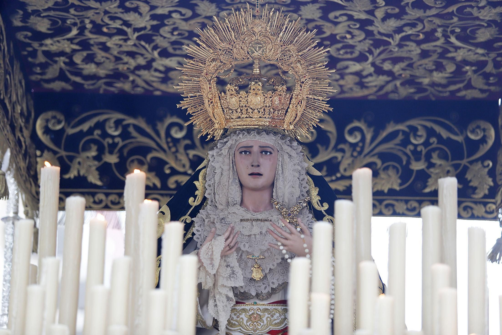 Imágenes de la salida extraordinaria de la Virgen del Rocío y Esperanza