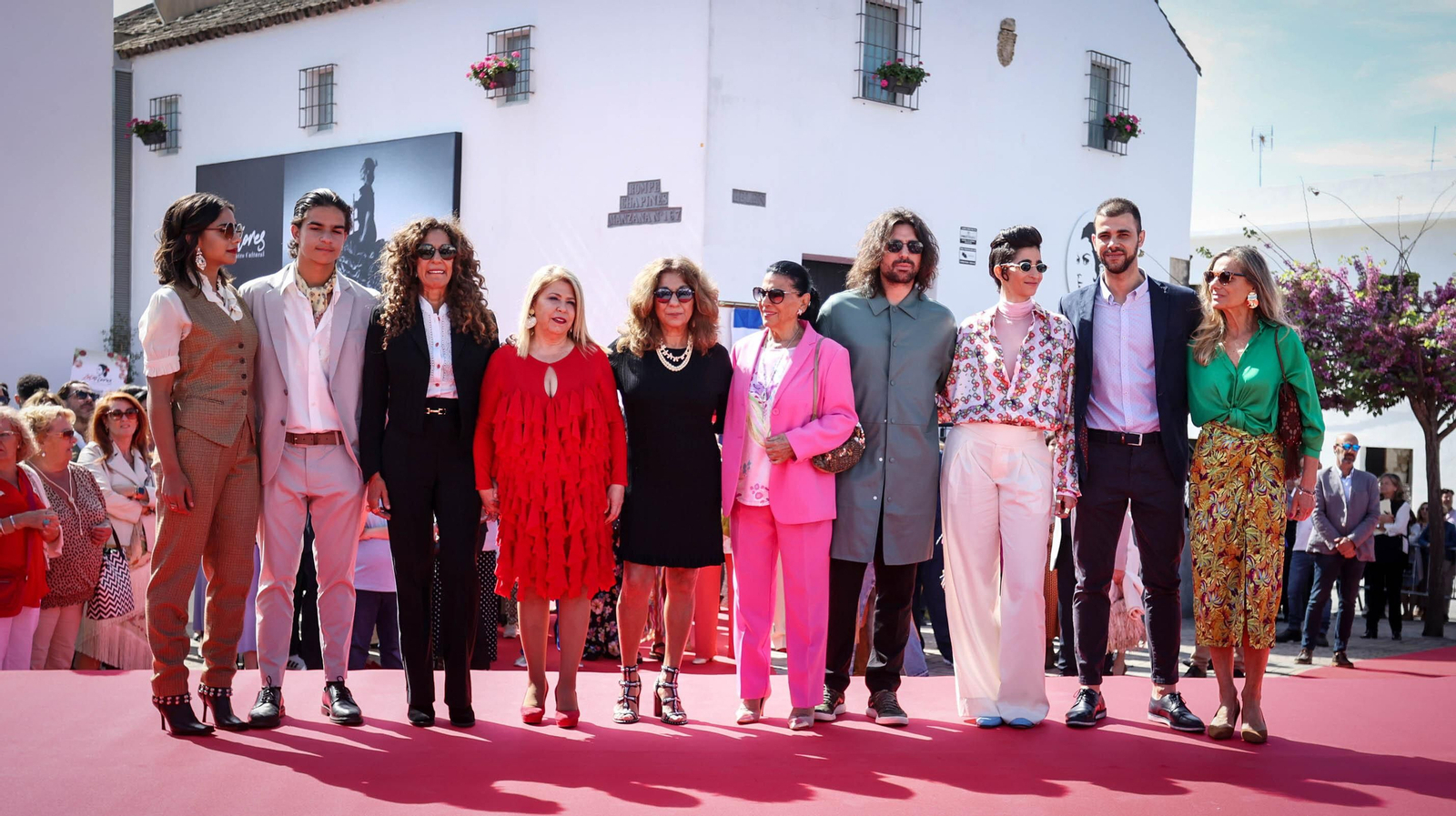 Toda la familia de Lola Flores y muchos famosos en Jerez en la inauguración de su Centro Cultural Toda la familia de Lola Flores y muchos famosos en Jerez en la inauguración de su Centro Cultural