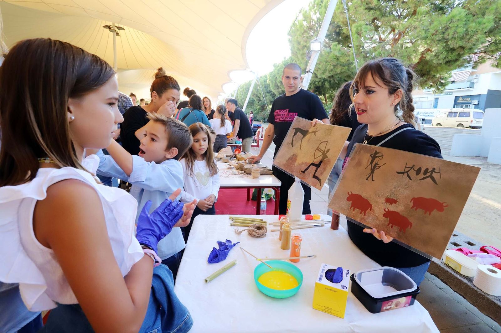 Imágenes de los talleres y actividades de La Noche Europea de los Investigadores