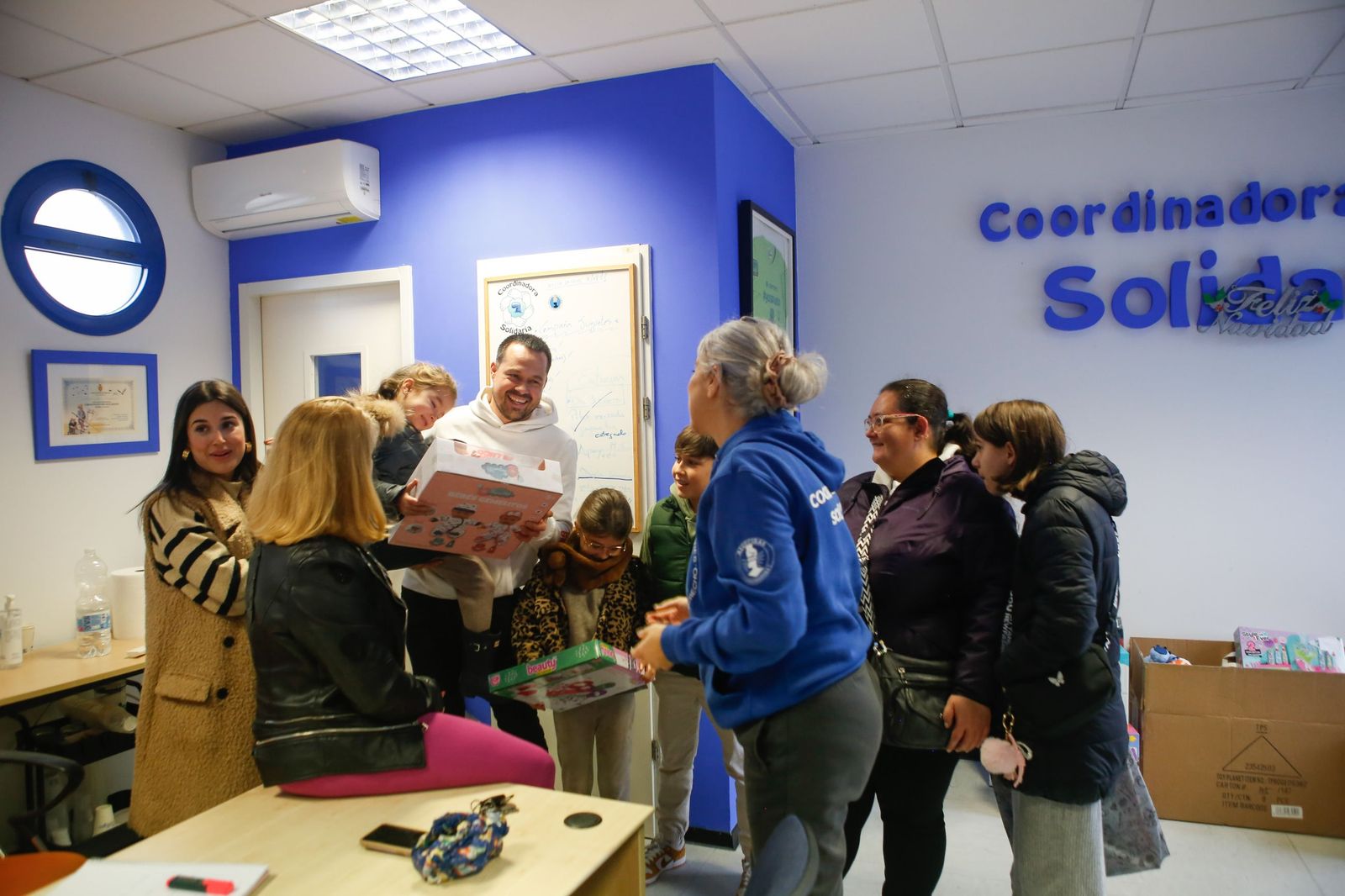 Fotos del reparto de juguetes de la Coordinadora Solidaria del Puerto de Algeciras