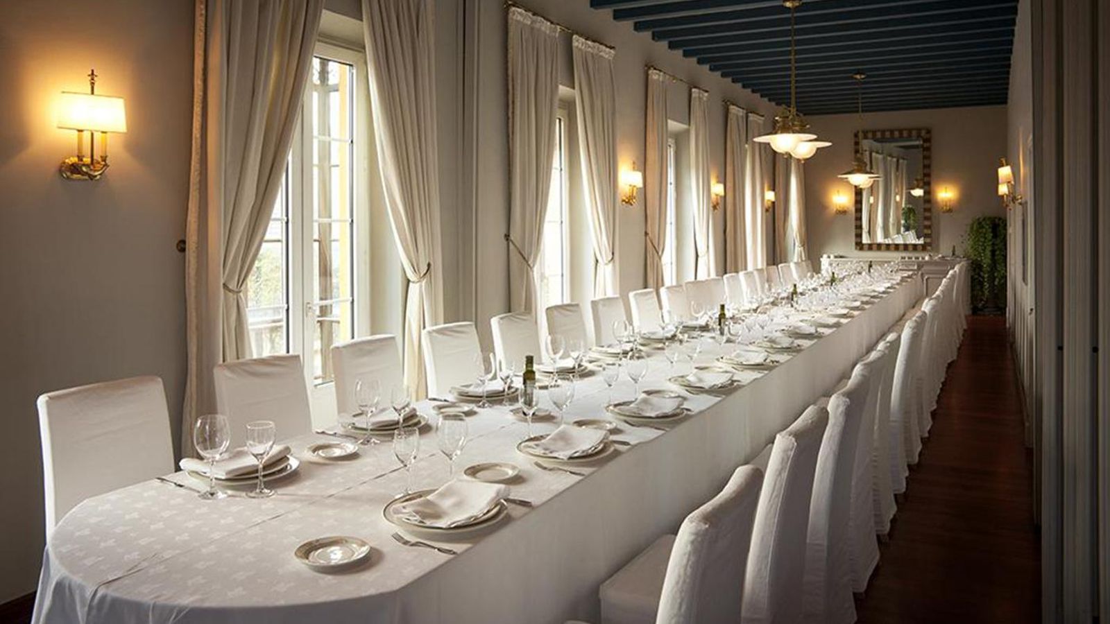 Uno de los salones del restaurante Oriza