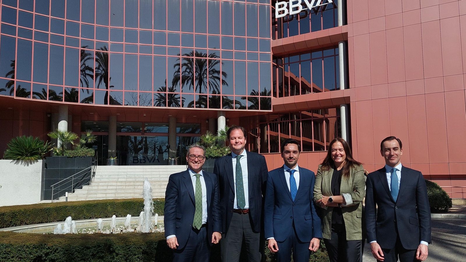 Los responsables del BBVA e Indorama.