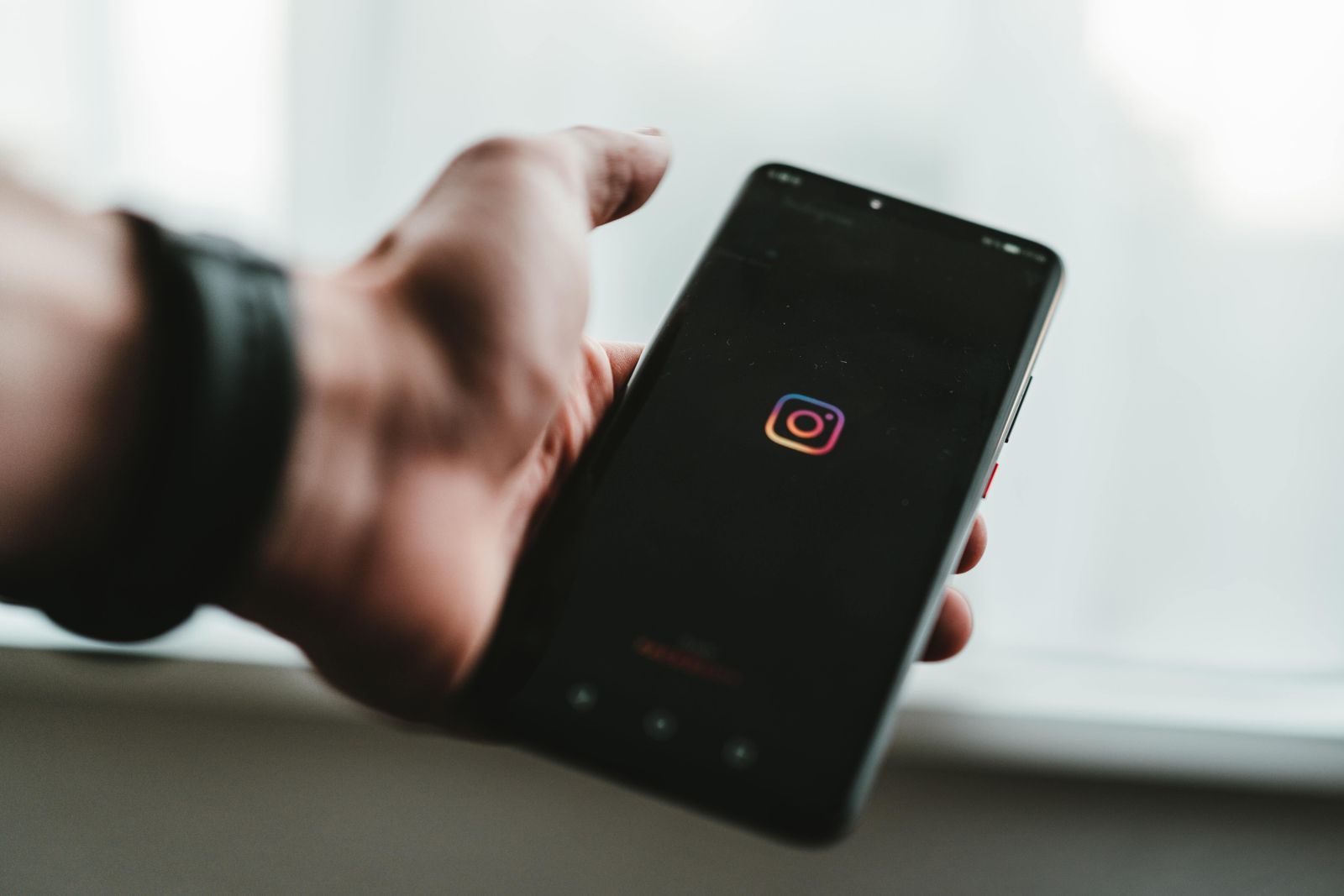 Instagram puede ser útil para otros usuarios a la hora de espiarnos, poniendo en riesgo nuestra seguridad y privacidad