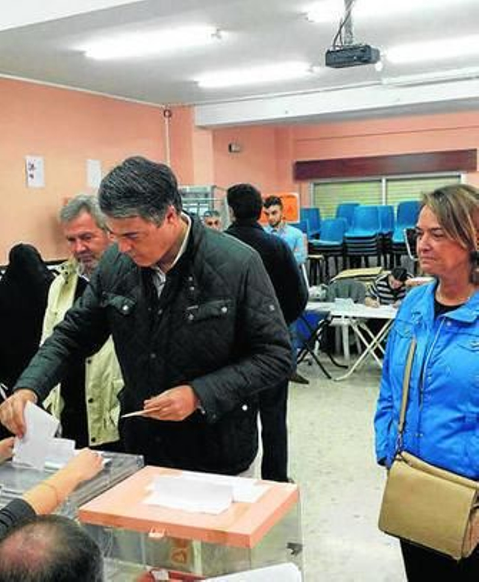 Carlos Rojas votando en Motril el pasado domingo.