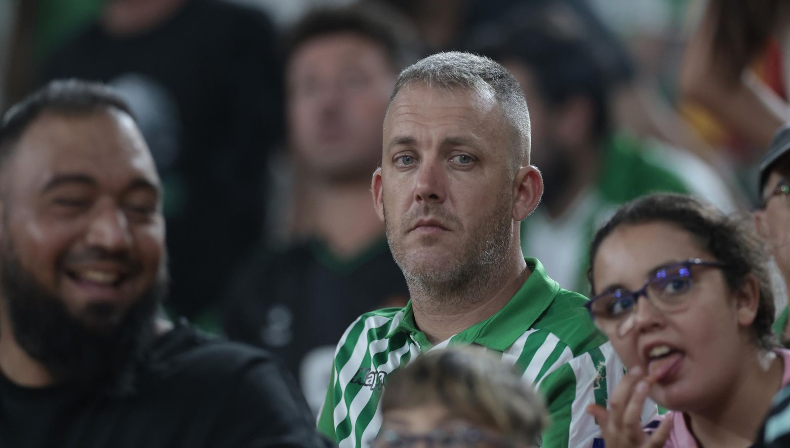 Búscate en las fotos del Betis - Nottingham Forest