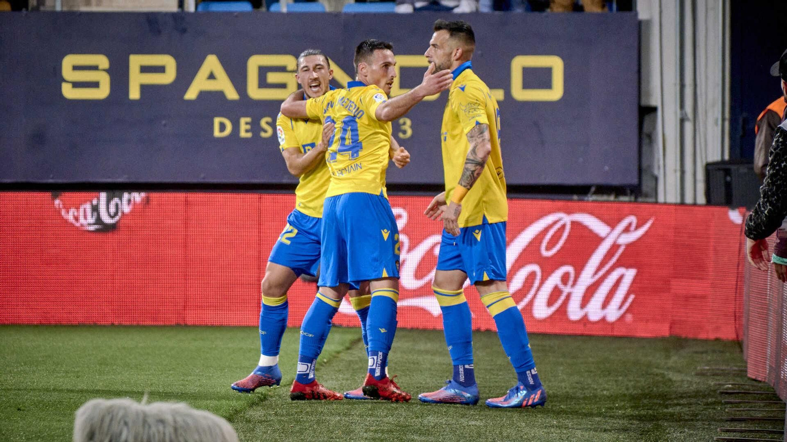 Partido de fútbol entre el Cádiz CF y el Getafe CF.