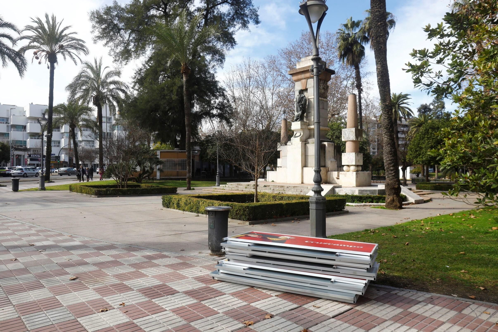 La instalación de los puestos de caracoles de Córdoba, en imágenes