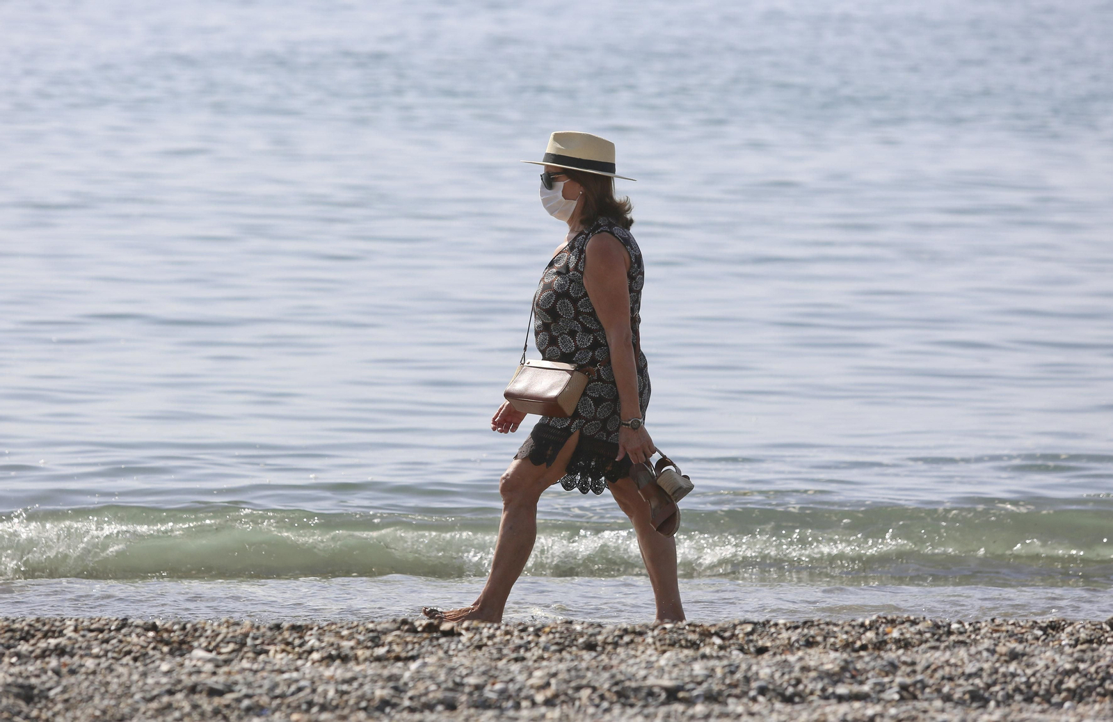 Fotos de la playa de La Misericordia con julio a la vuelta de la esquina Fotos de la playa de La Misericordia con julio a la vuelta de la esquina