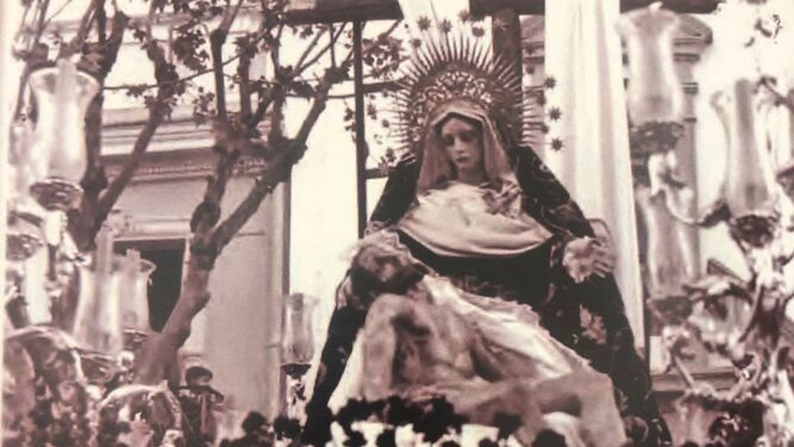 La Piedad portando la primitiva diadema
